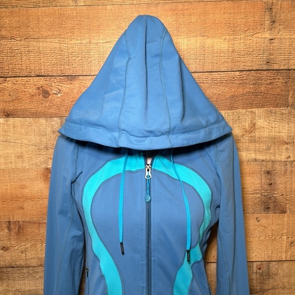 Lululemon In Stride Hooded Jacket sz 6(?) Lt Blue/Aqua Big Collar Active Running - Picture 2 of 10